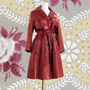 Supple cordova leather trench